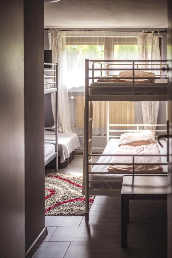 קרקוב 4 Couples & 4 Friends Hostel מראה חיצוני תמונה